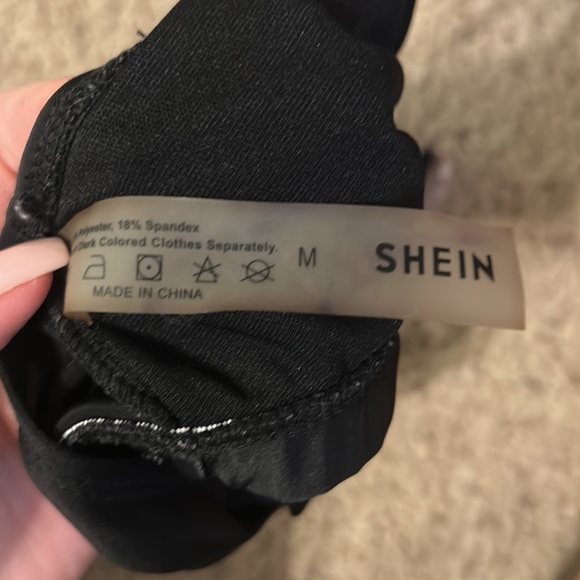 Bathing suits - Picture 6 of 10